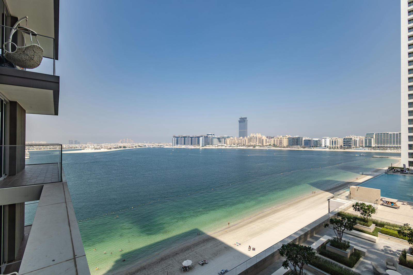 Luxusní 4KK apartmán s výhledem na Palm Jumeirah v EMAAR Beachfront